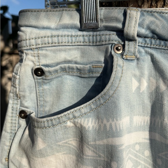 COTTON:ON Women’s Light Blue Southwest Print Denim Shorts - Picture 2 of 9